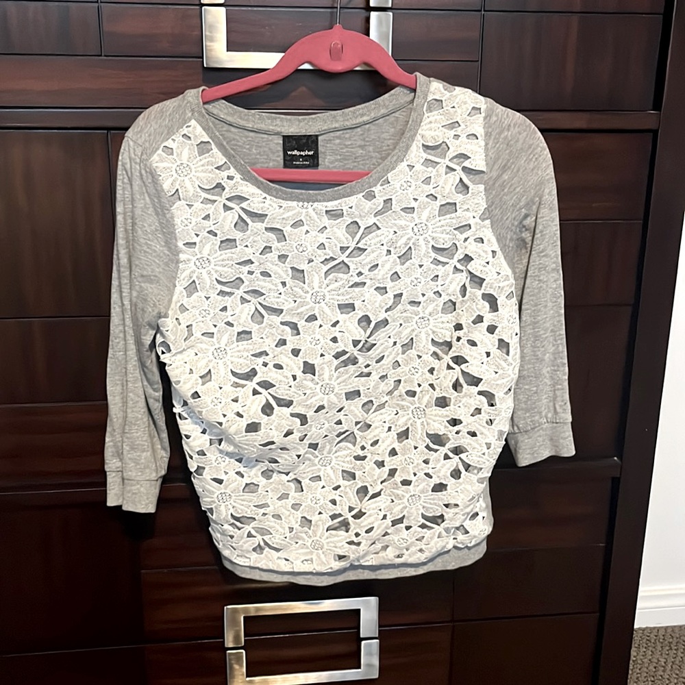 Grey sweater w/white detail 3/4 sleeve length